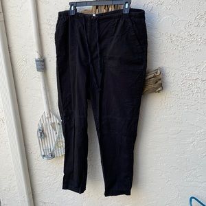 Eileen fisher black large lightweight cotton twill pants. Elastic waistband.